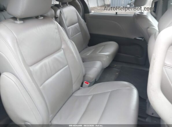 5TDYZ3DC9JS960141 2018 TOYOTA SIENNA Blue VIN sticker view