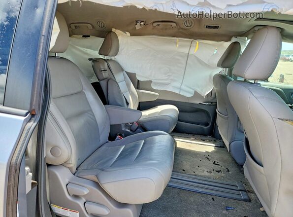 5TDYZ3DCXHS778927 2017 TOYOTA SIENNA Silver უკანა სავარძლების ხედი