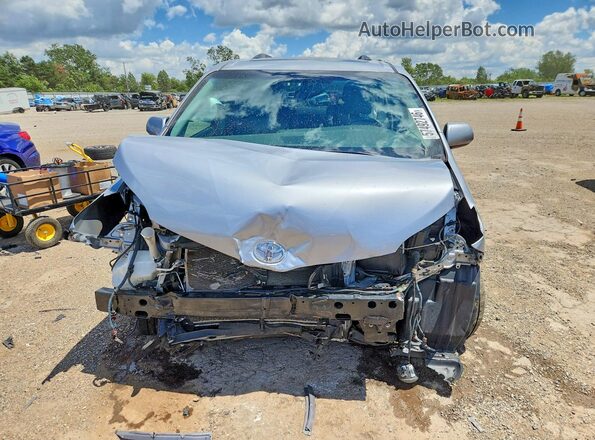 5TDYZ3DCXHS778927 2017 TOYOTA SIENNA Silver წინა ხედი
