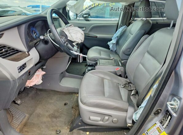 5TDYZ3DCXHS778927 2017 TOYOTA SIENNA Silver წინა სალონის ხედი
