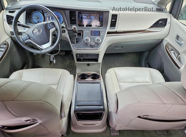 5TDYZ3DCXHS833151 2017 TOYOTA SIENNA Синий Вид панели приборов