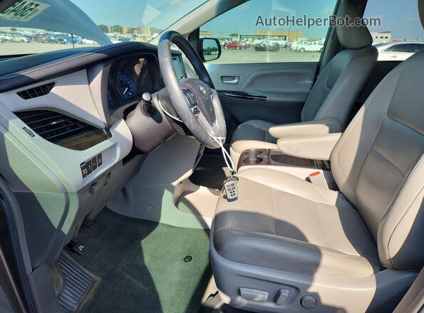 5TDYZ3DCXHS838611 2017 TOYOTA SIENNA Gray Vista interior delantera