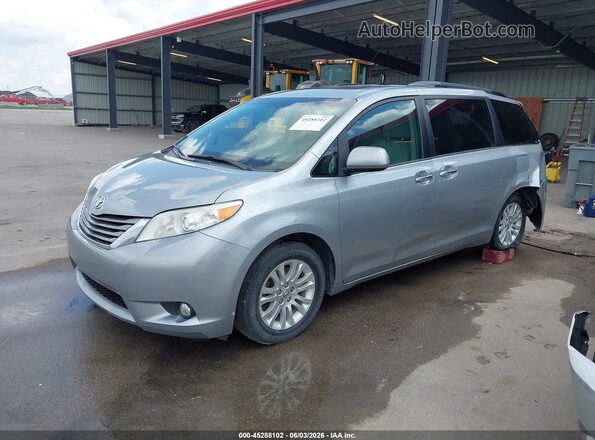 5TDYZ3DCXHS854792 2017 TOYOTA SIENNA Silver წინა მარცხენა ხედი სამი მეოთხედიდან