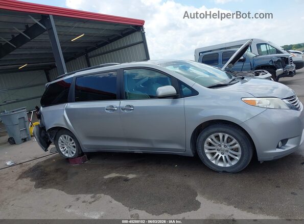 5TDYZ3DCXHS854792 2017 TOYOTA SIENNA Silver უკანა სალონის ხედი