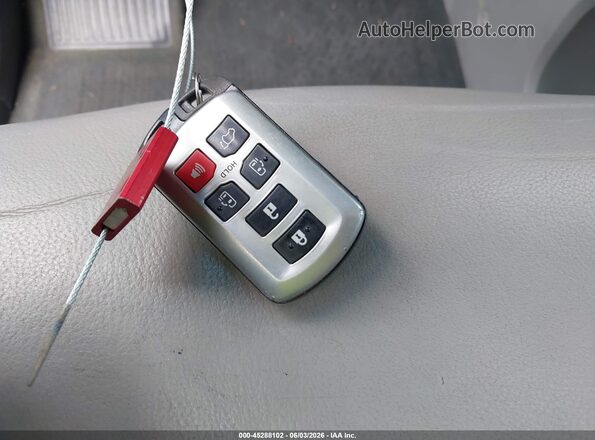 5TDYZ3DCXHS854792 2017 TOYOTA SIENNA Silver წინა პანელის ხედი
