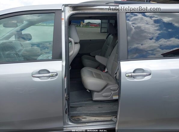 5TDYZ3DCXHS854792 2017 TOYOTA SIENNA Silver VIN კოდის სტიკერის ხედი