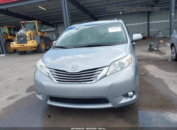 5TDYZ3DCXHS854792 2017 TOYOTA SIENNA Silver ხელსაწყოთა პანელის ხედი