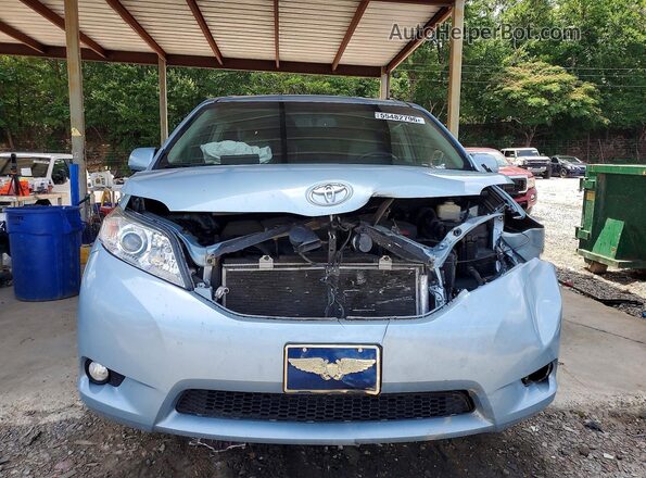 5TDYZ3DCXHS871186 2017 TOYOTA SIENNA Blue Front view