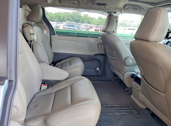 5TDYZ3DCXHS871186 2017 TOYOTA SIENNA Blue Rear interior view