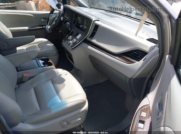 5TDYZ3DCXHS891101 2017 TOYOTA SIENNA Silver წინა სალონის ხედი