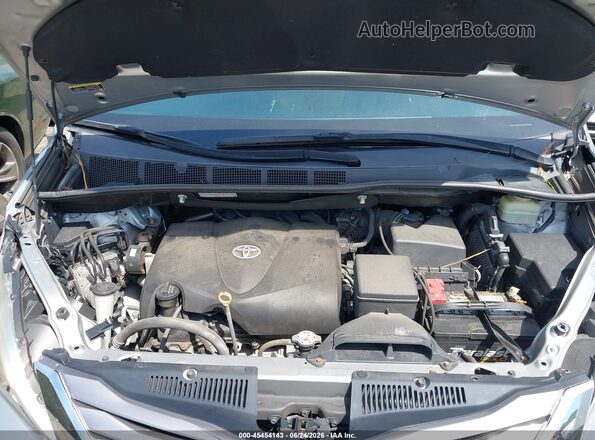 5TDYZ3DCXHS891101 2017 TOYOTA SIENNA Silver უკანა ხედი