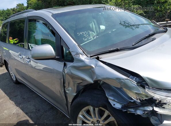 5TDYZ3DCXHS891101 2017 TOYOTA SIENNA Silver უკანა სალონის ხედი