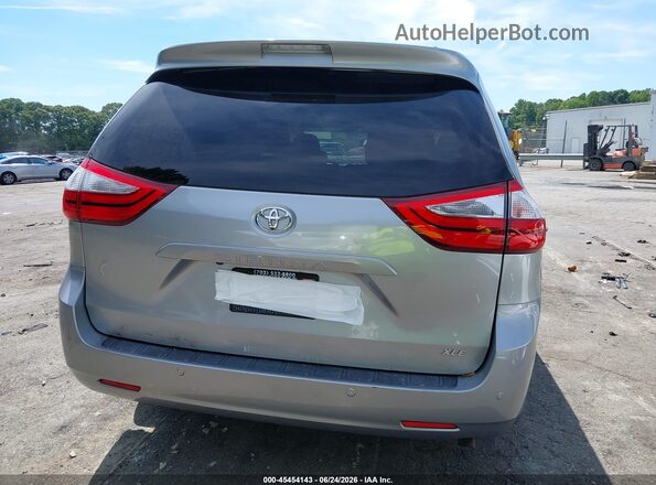 5TDYZ3DCXHS891101 2017 TOYOTA SIENNA Silver 