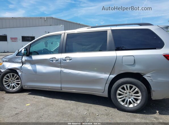 5TDYZ3DCXHS891101 2017 TOYOTA SIENNA Silver სალონის 360-გრადუსიანი ხედი