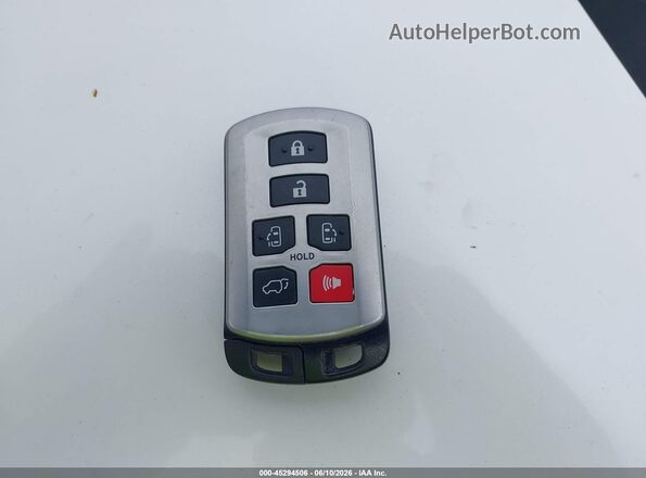 5TDYZ3DCXJS943557 2018 TOYOTA SIENNA White Widok deski rozdzielczej