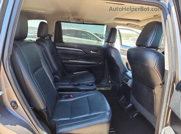5TDYZRFH3HS203225 2017 TOYOTA HIGHLANDER Серый Вид задней части салона
