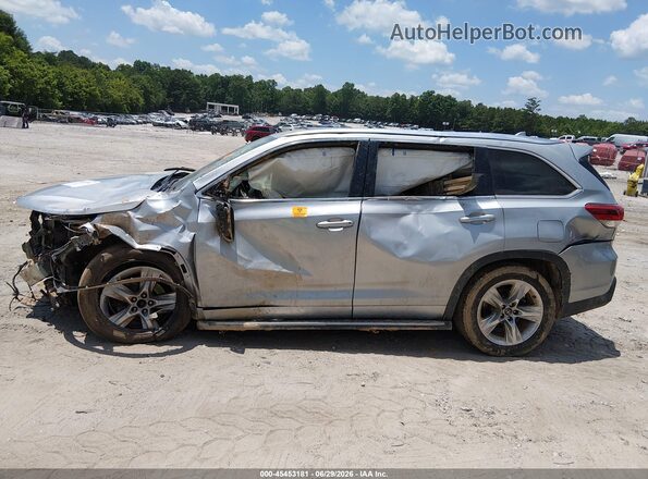 5TDYZRFH3HS220977 2017 TOYOTA HIGHLANDER Silver Սալոնի հետևի տեսք