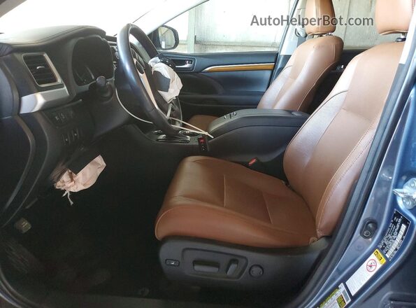 5TDYZRFH3JS245089 2018 TOYOTA HIGHLANDER Gray Вид салону спереду