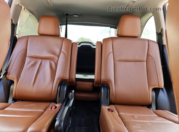 5TDYZRFH4JS259731 2018 TOYOTA HIGHLANDER Brown Rear seats view