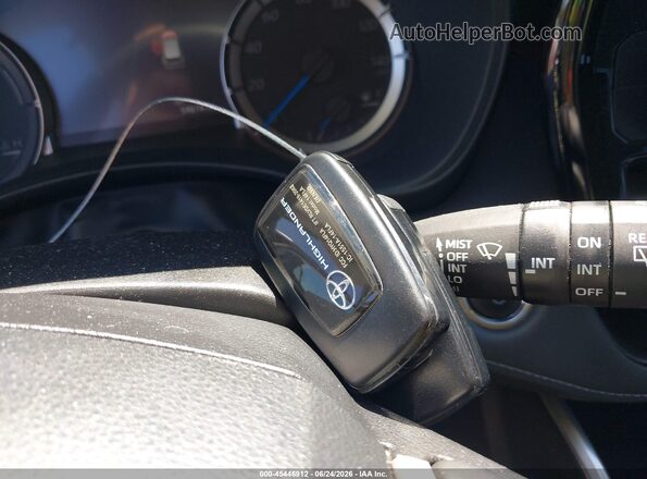 5TDZARAH1PS518705 2023 TOYOTA HIGHLANDER White Вид панелі приладів