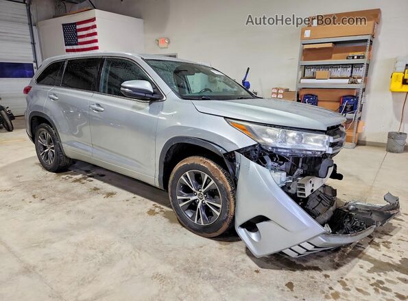5TDZARFH0JS035819 2018 TOYOTA HIGHLANDER Серебряный Передняя правая четверть