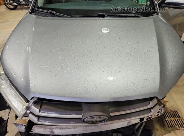 5TDZARFH0JS035819 2018 TOYOTA HIGHLANDER Серебряный Вид подкапотного пространства