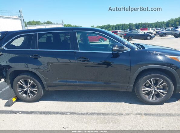 5TDZARFH2JS032873 2018 TOYOTA HIGHLANDER Black Вид задньої частини салону