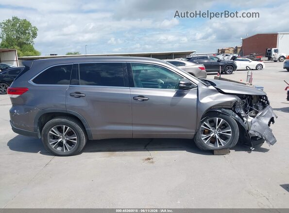 5TDZARFH3JS038892 2018 TOYOTA HIGHLANDER Серый Вид задней части салона