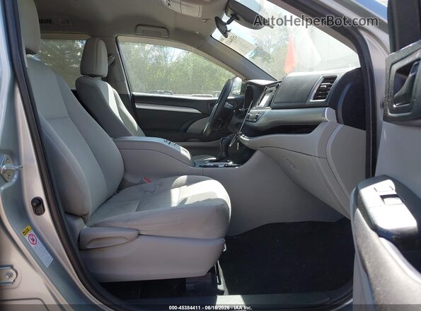 5TDZARFH9HS023503 2017 TOYOTA HIGHLANDER Серебряный Вид салона спереди