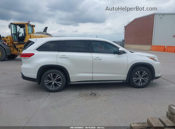 5TDZARFHXHS023445 2017 TOYOTA HIGHLANDER White Widok wnętrza z tyłu