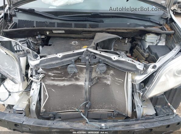 5TDZK3DC6GS717470 2016 TOYOTA SIENNA Silver Հետևի տեսք
