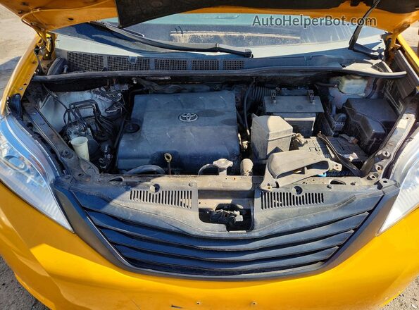 5TDZK3DC9GS699501 2017 TOYOTA SIENNA Yellow 