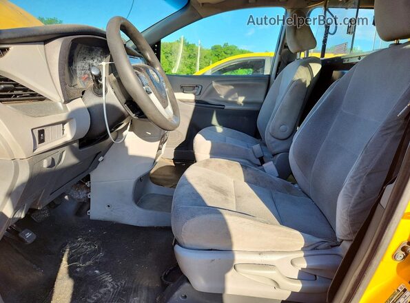 5TDZK3DC9GS756019 2016 TOYOTA SIENNA Желтый Вид салона спереди