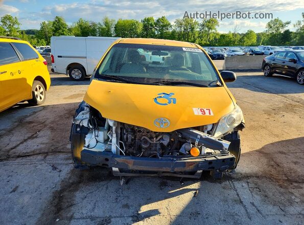 5TDZK3DC9GS756019 2016 TOYOTA SIENNA Желтый Вид спереди