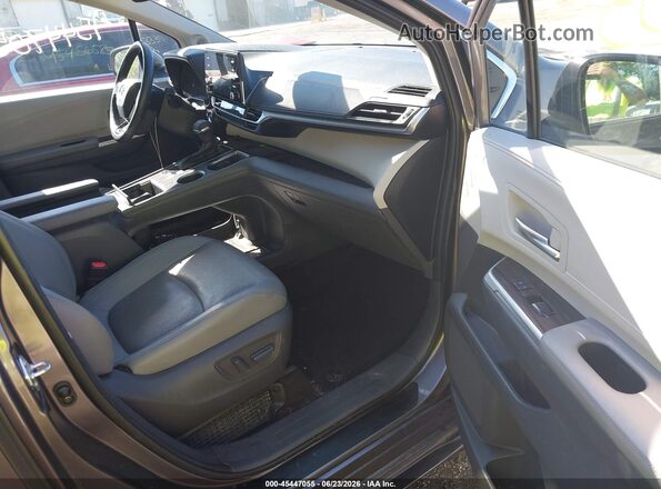 5TDZRKEC3MS029071 2021 TOYOTA SIENNA Gray Вид салону спереду
