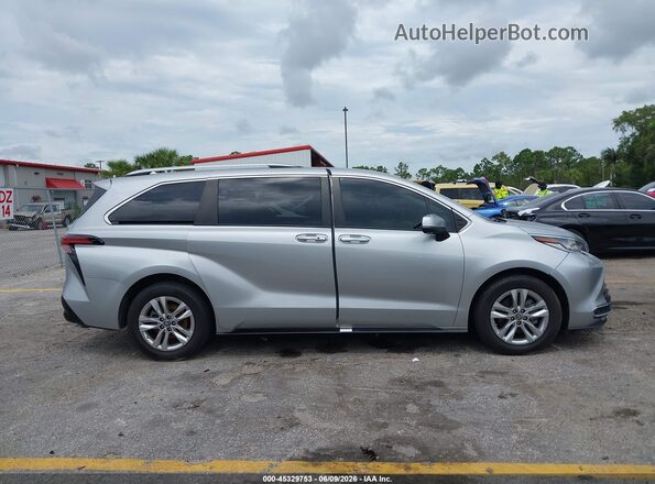5TDZRKEC3NS075758 2022 TOYOTA SIENNA Silver ხელსაწყოთა პანელის ხედი