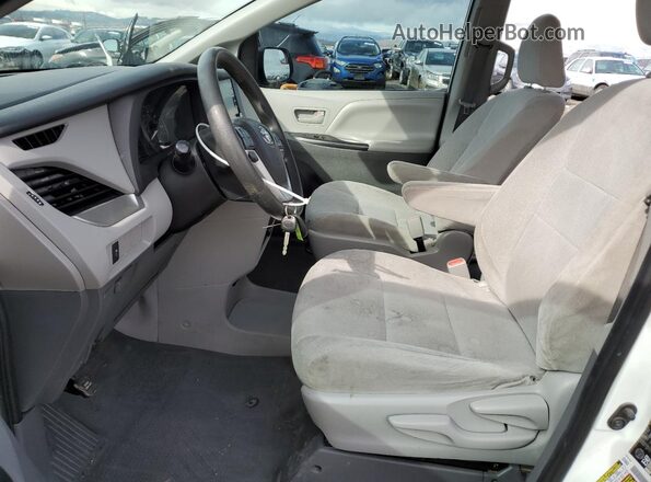 5TDZZ3DC0LS023086 2020 TOYOTA SIENNA White Front interior view