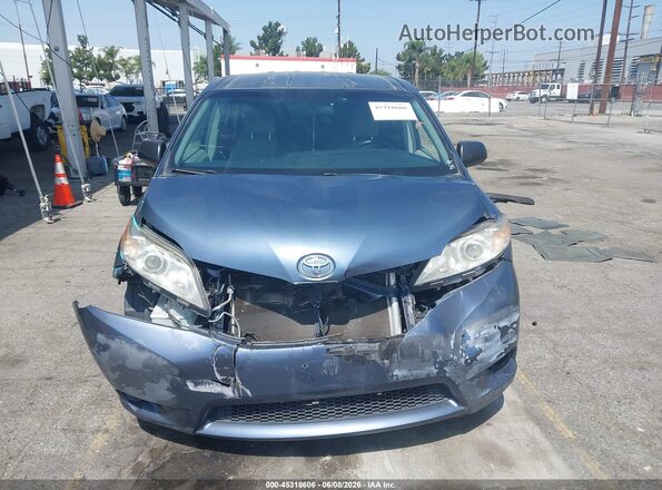 5TDZZ3DC8HS824307 2017 TOYOTA SIENNA Blue 