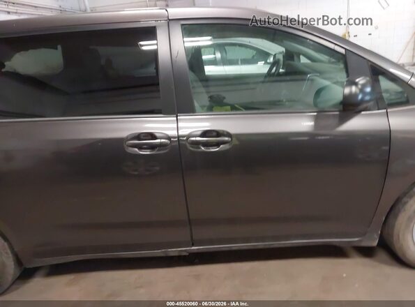 5TDZZ3DCXHS802762 2017 TOYOTA SIENNA Gray Widok wnętrza z tyłu
