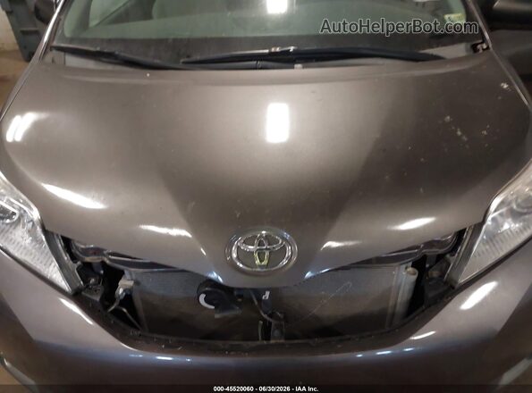 5TDZZ3DCXHS802762 2017 TOYOTA SIENNA Gray Widok z tyłu