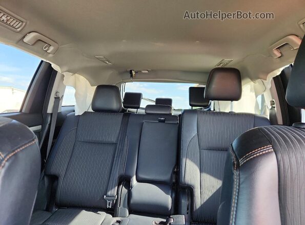5TDZZRFH1JS248951 2018 TOYOTA HIGHLANDER White უკანა სავარძლების ხედი