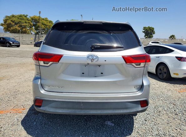 5TDZZRFH3JS255092 2018 TOYOTA HIGHLANDER Silver Вид ззаду