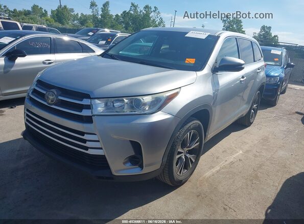 5TDZZRFH4JS238592 2018 TOYOTA HIGHLANDER Серебряный Передняя левая четверть