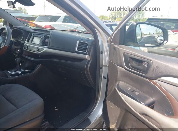 5TDZZRFH4JS238592 2018 TOYOTA HIGHLANDER Серебряный Вид салона спереди