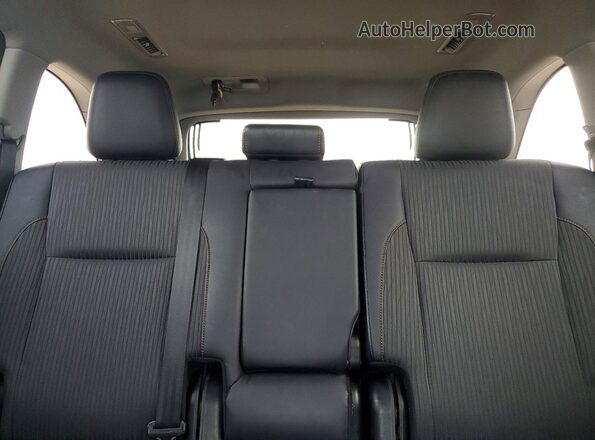 5TDZZRFH5HS190577 2017 TOYOTA HIGHLANDER Silver Vista de los asientos traseros