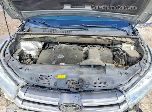 5TDZZRFH7JS239641 2018 TOYOTA HIGHLANDER Silver ძრავის განყოფილების ხედი