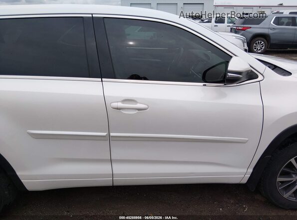 5TDZZRFH7JS241857 2018 TOYOTA HIGHLANDER Белый Вид задней части салона