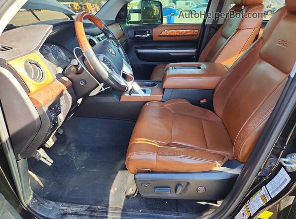5TFAY5F10GX506374 2016 TOYOTA TUNDRA Black Widok wnętrza z przodu