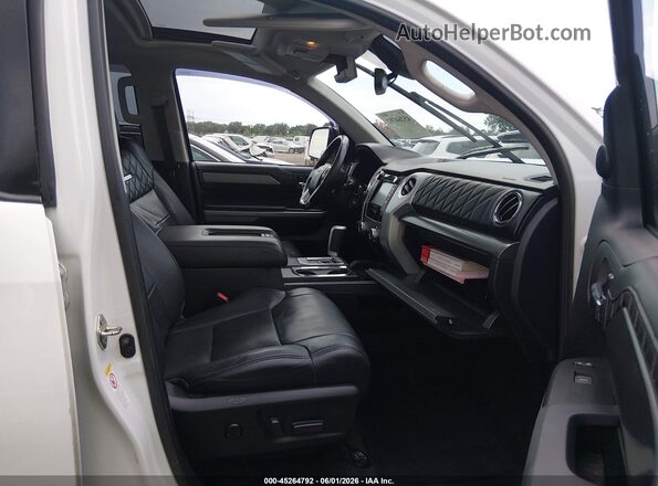 5TFAY5F17KX796489 2019 TOYOTA TUNDRA Белый Вид салона спереди