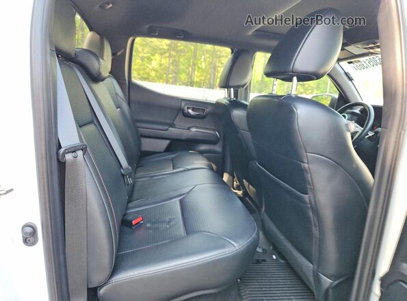 5TFCZ5AN3KX178179 2019 TOYOTA TACOMA White Rear seats view